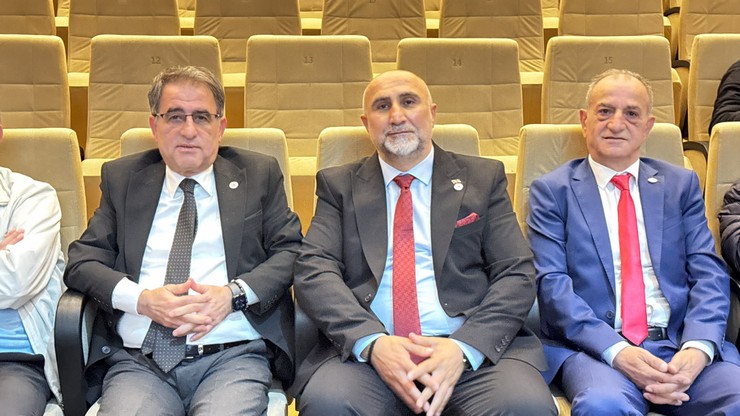 yeni-parti-rize-il-baskanligi-icin-on-secim-heyecani-1223-delege-sandik-basinda-17.jpg