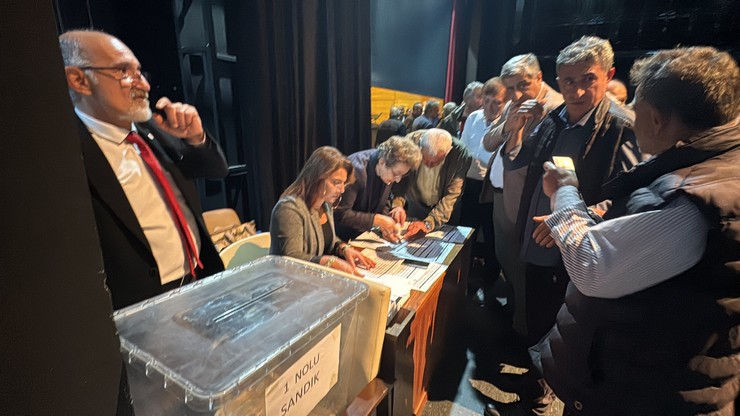 yeni-parti-rize-il-baskanligi-icin-on-secim-heyecani-1223-delege-sandik-basinda-8.jpg