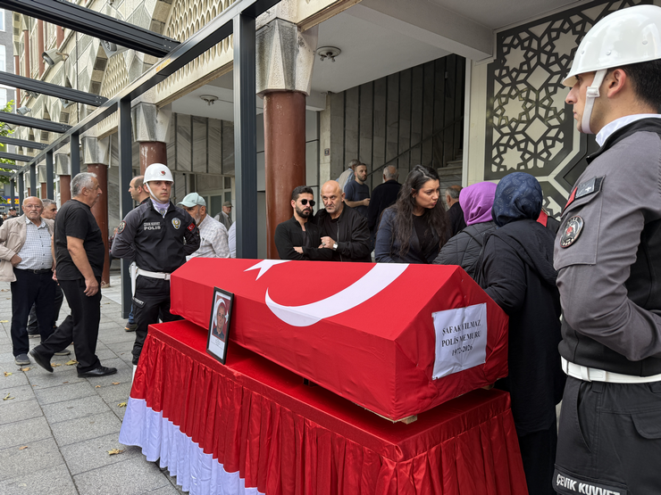 rizede-gecirdigi-kalp-krizi-sonucu-hayatini-kaybeden-polis-memuru-safak-yilmaz-son-yolculuguna-ugurlandi-1.png