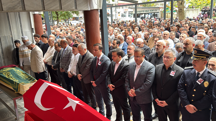 rizede-gecirdigi-kalp-krizi-sonucu-hayatini-kaybeden-polis-memuru-safak-yilmaz-son-yolculuguna-ugurlandi-2.png