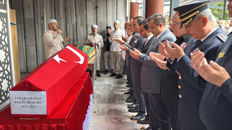 rizede-gecirdigi-kalp-krizi-sonucu-hayatini-kaybeden-polis-memuru-safak-yilmaz-son-yolculuguna-ugurlandi-4.png