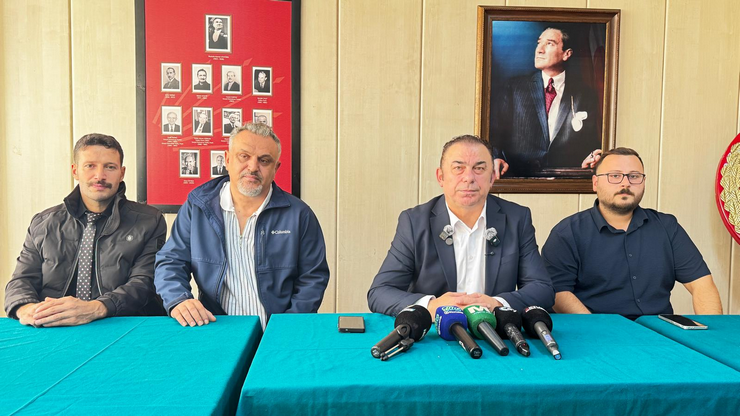 cumhuriyet-halk-partisi-chp-rize-il-baskani-muhittin-bayrak-il-baskanligi-binasinda-duzenledigi-basin-toplantisinda-gundeme-dair-degerlendirmelerde-bulundu-1.png
