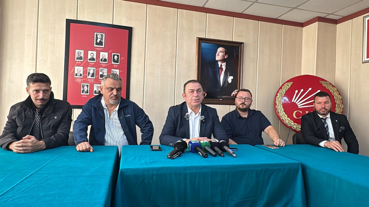 cumhuriyet-halk-partisi-chp-rize-il-baskani-muhittin-bayrak-il-baskanligi-binasinda-duzenledigi-basin-toplantisinda-gundeme-dair-degerlendirmelerde-bulundu-5.png