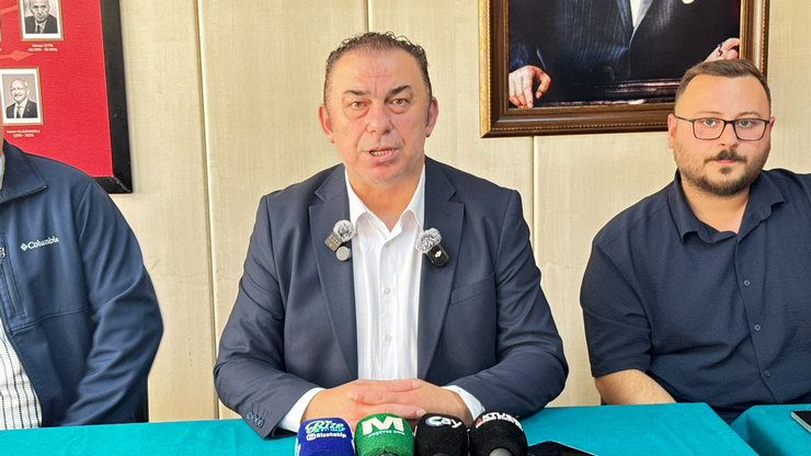 cumhuriyet-halk-partisi-chp-rize-il-baskani-muhittin-bayrak-il-baskanligi-binasinda-duzenledigi-basin-toplantisinda-gundeme-dair-degerlendirmelerde-bulundu-7.png