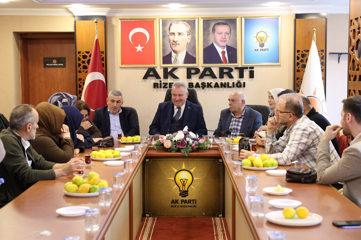 ak-parti-rize-il-baskani-yilmaz-katmer-tibbi-sekreter-temizlik-gorevlisi-ve-guvenlik-gorevlisi-olarak-recep-tayyip-erdogan-sehir-hastanesine-4-bin-isci-alinacagini-kaydetti-10-001.png