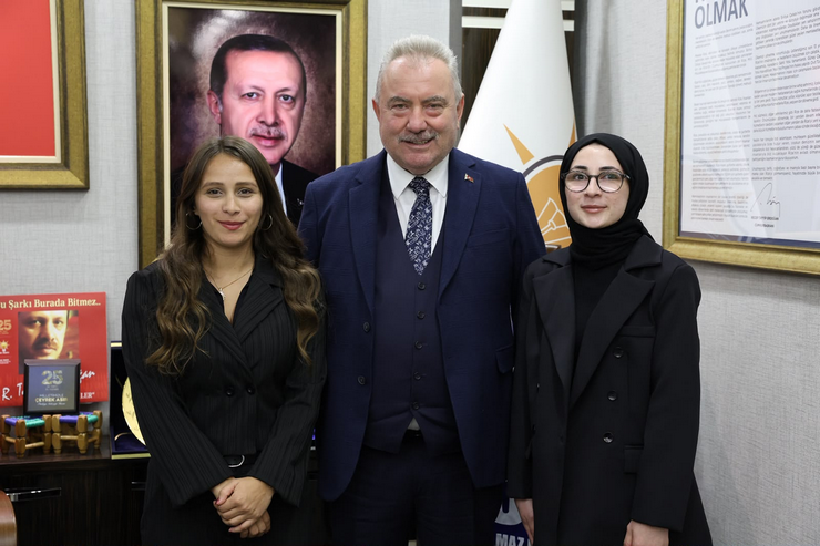 ak-parti-rize-il-baskani-yilmaz-katmer-tibbi-sekreter-temizlik-gorevlisi-ve-guvenlik-gorevlisi-olarak-recep-tayyip-erdogan-sehir-hastanesine-4-bin-isci-alinacagini-kaydetti-14.png