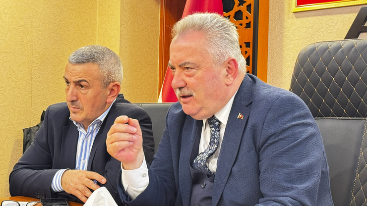 ak-parti-rize-il-baskani-yilmaz-katmer-tibbi-sekreter-temizlik-gorevlisi-ve-guvenlik-gorevlisi-olarak-recep-tayyip-erdogan-sehir-hastanesine-4-bin-isci-alinacagini-kaydetti-23.png