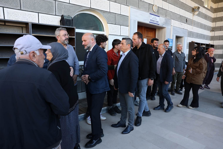 ak-parti-genel-baskan-yardimcisi-omer-ilerinin-amcasi-rizede-son-yolculuguna-ugurlandi-2-001.png