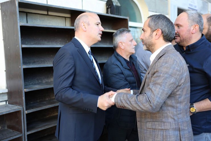 ak-parti-genel-baskan-yardimcisi-omer-ilerinin-amcasi-rizede-son-yolculuguna-ugurlandi-4-001.png