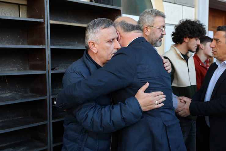 ak-parti-genel-baskan-yardimcisi-omer-ilerinin-vefat-eden-amcasi-ve-hemsin-belediye-baskani-halim-kazim-bekarin-kayinpederi-altan-ilerinin-cenazesi-rizenin-hemsin-ilcesinde-topraga.png