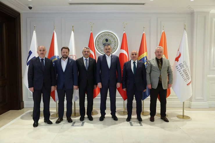 rize-valisi-ihsan-selim-baydas-ak-parti-rize-milletvekilleri-muhammed-avci-ve-harun-mertoglu-rize-belediye-baskani-rahmi-metin-ile-ak-parti-rize-il-baskani-yilmaz-katmerden-olusan-4.png