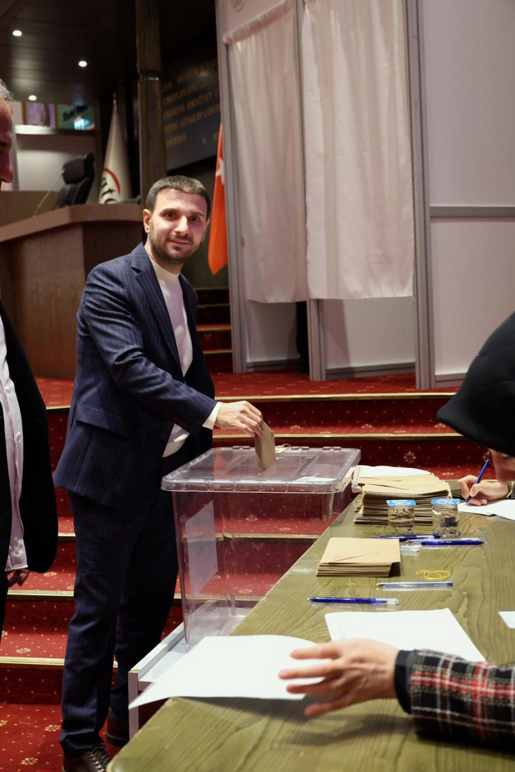 atoda-secim-sureci-tamamlandi-gursel-baran-yeniden-baskan-secilirken-rizeli-is-insani-ve-bilgisayar-muhendisi-adem-ali-yilmaz-yonetim-kurulu-baskan-yardimcisi-oldu-5-001.png