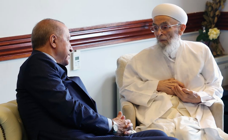 cumhurbaskani-recep-tayyip-erdogan-eski-kuran-i-kerim-hocasi-ali-kemal-hutu-emir-buhari-tekkesinde-ziyaret-etti-1.png