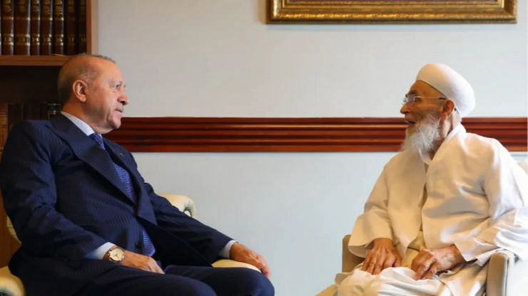 cumhurbaskani-recep-tayyip-erdogan-eski-kuran-i-kerim-hocasi-ali-kemal-hutu-emir-buhari-tekkesinde-ziyaret-etti-2.png