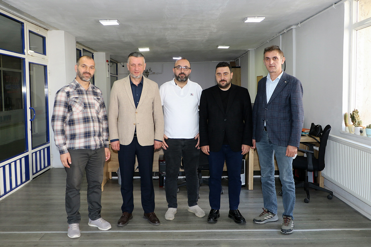 rize-il-genel-meclis-baskani-av-ali-imran-buyuk-beraberinde-il-genel-meclis-uyesi-resit-hapeloglu-ile-birlikte-olay53-ve-2mart-com-tr-haber-portallarimizi-ziyaret-ederek-meclis-ve-il-o-1.png