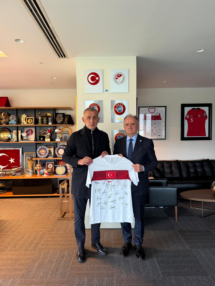 caykur-rizespor-kulubu-baskani-ali-zeki-saruhan-turkiye-futbol-federasyonu-tff-baskani-ibrahim-ethem-haciosmanoglunu-makaminda-ziyaret-etti-3.png