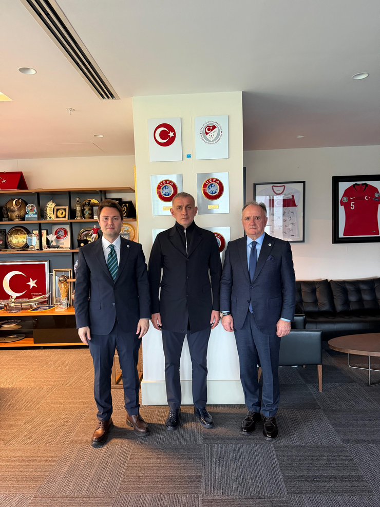 caykur-rizespor-kulubu-baskani-ali-zeki-saruhan-turkiye-futbol-federasyonu-tff-baskani-ibrahim-ethem-haciosmanoglunu-makaminda-ziyaret-etti-4.png