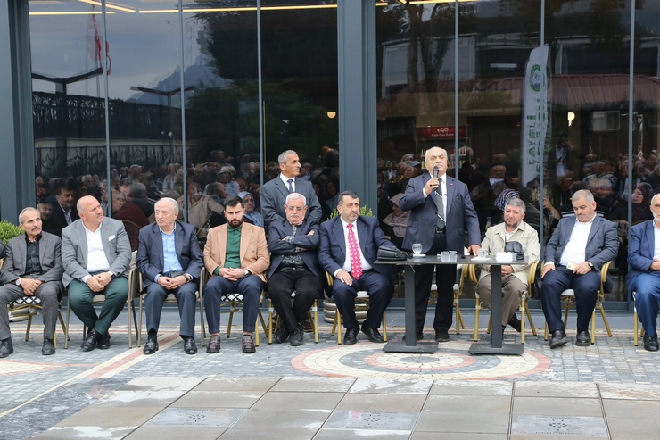 eski-basbakan-a-mesut-yilmaz-vefatinin-6-yil-donumunde-memleketi-cayelide-anildi-anma-torenine-katilan-hemsehrileri-merhum-basbakan-icin-rize-il-genelinde-valilik-ve-belediye-onc-10.png