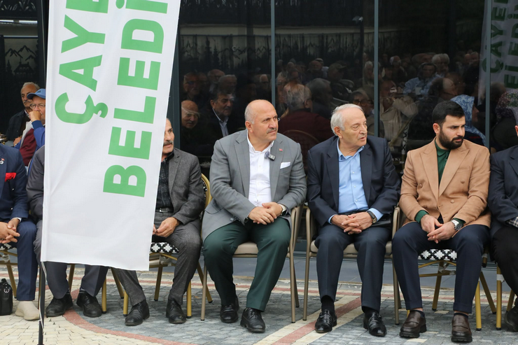 eski-basbakan-a-mesut-yilmaz-vefatinin-6-yil-donumunde-memleketi-cayelide-anildi-anma-torenine-katilan-hemsehrileri-merhum-basbakan-icin-rize-il-genelinde-valilik-ve-belediye-onc-15.png