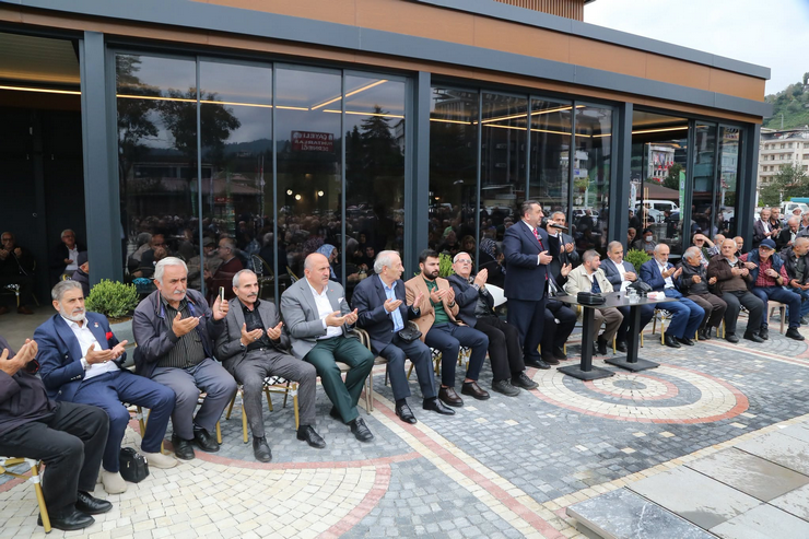 eski-basbakan-a-mesut-yilmaz-vefatinin-6-yil-donumunde-memleketi-cayelide-anildi-anma-torenine-katilan-hemsehrileri-merhum-basbakan-icin-rize-il-genelinde-valilik-ve-belediye-onc-6.png