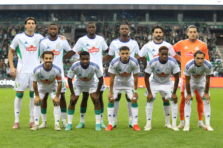 trendyol-super-ligin-10-haftasinda-kocaelispor-ile-caykur-rizespor-a-s-kocaeli-stadyumunda-karsilasti-15.png