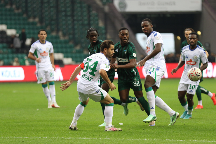 trendyol-super-ligin-10-haftasinda-kocaelispor-ile-caykur-rizespor-a-s-kocaeli-stadyumunda-karsilasti-24.png