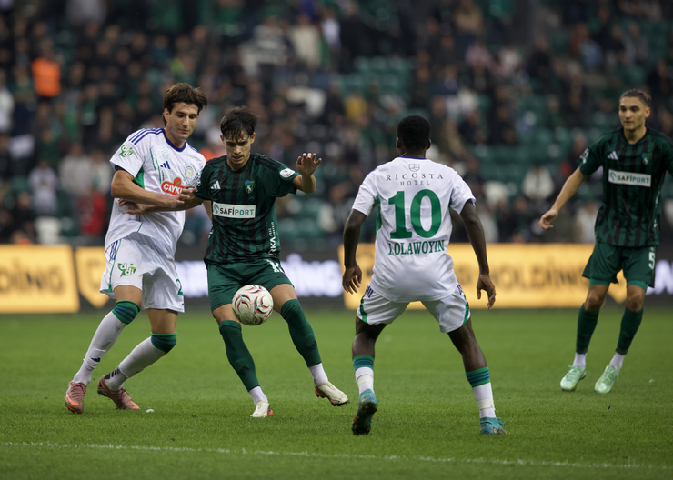 trendyol-super-ligin-10-haftasinda-kocaelispor-ile-caykur-rizespor-a-s-kocaeli-stadyumunda-karsilasti-6.png