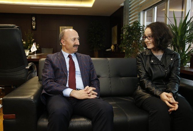 Teog Birincilerinden Kerküklü, İlk Kadın Cumhurbaşkanı Olmak İstiyor
