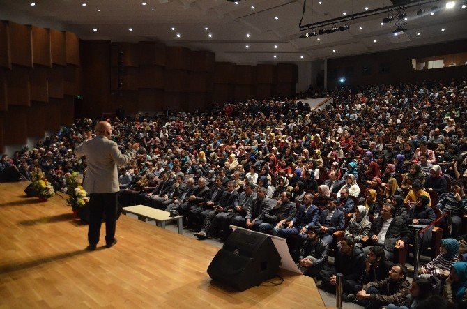 Uğurluel: "Akıncıların Görevi Avrupa’dan Güzel Kız Toplamak Değil"