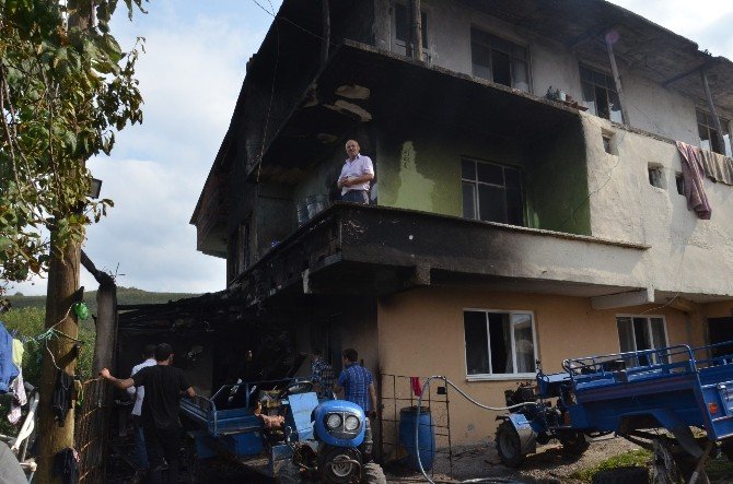 3 Katlı Bina Alevlere Teslim Oldu