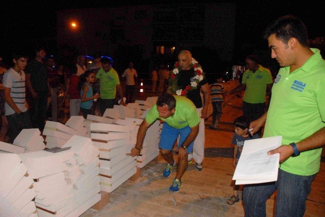 52 Saniyede Bin 123 Beton Blok Kırdı