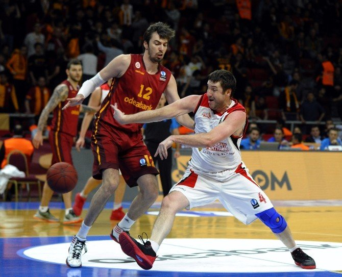 Rus Takımı Başkanı Galatasaray Maçında Sahaya İndi