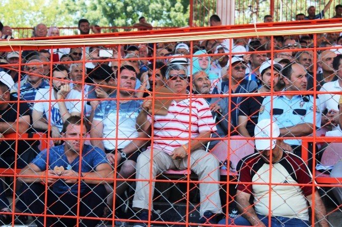 Güreşçiler Er Meydanında Onlar Tribünde Ter Döktü
