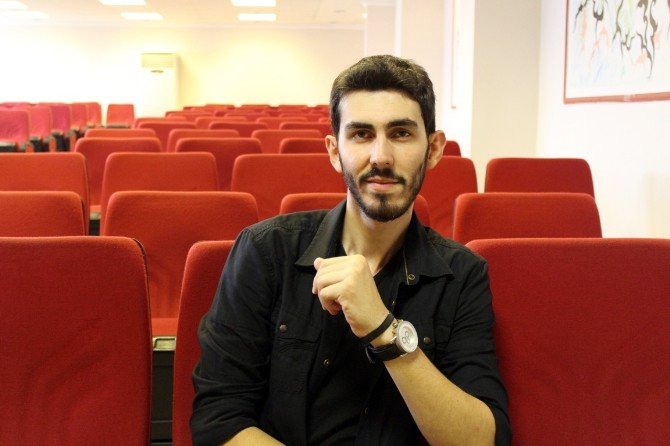 Oyunculuk Aşkıyla Sokağında Yattığı Şehire Gidiyor