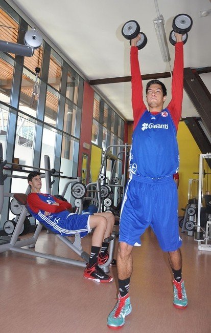 A Milli Basketbol Takımı Hazırlıklarını Sürdürüyor