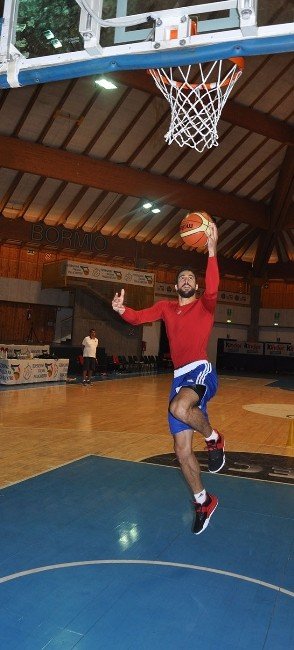 A Milli Basketbol Takımı Hazırlıklarını Sürdürüyor