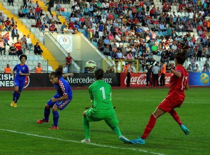 A Milli Kadın Futbol Takımından Kötü Başlangıç