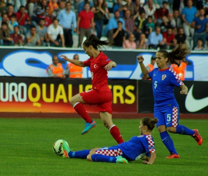 A Milli Kadın Futbol Takımından Kötü Başlangıç
