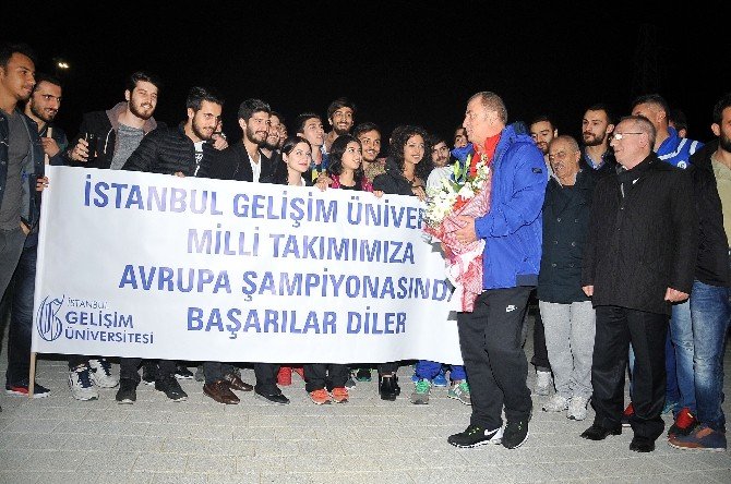 A Milli Takım, Katar Ve Yunanistan Maçı Hazırlıklarına Başladı