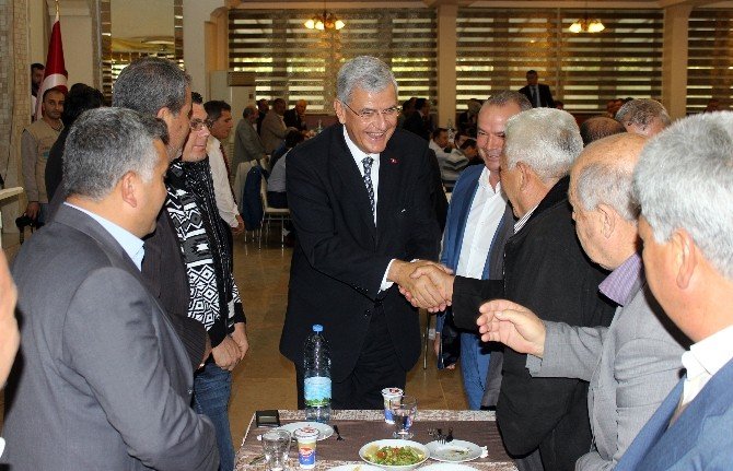 Eski Bakan Bozkır: “Türkiye’de Muhalefet Sorunu Var”