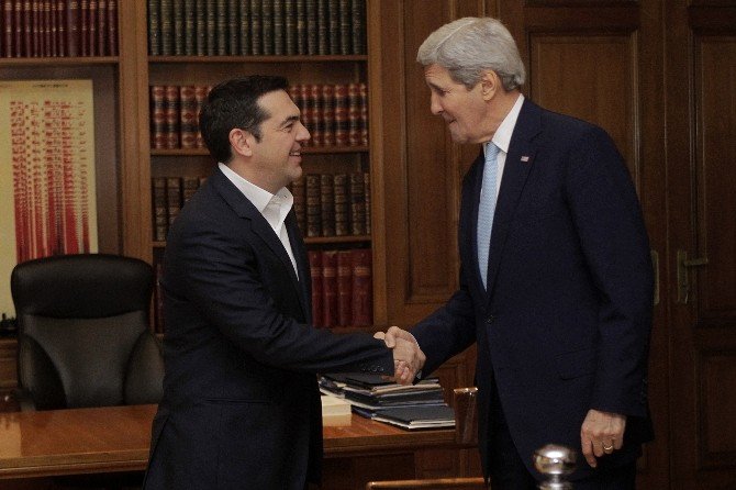 Kerry, Atina’da Çipras’la Görüştü