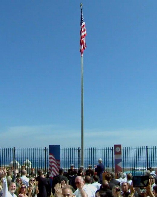 Amerikan Bayrağı 54 Yıl Sonra Küba’da