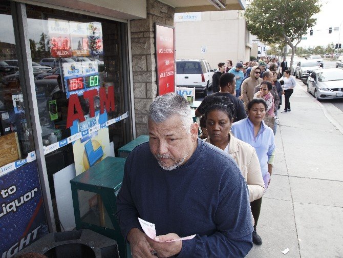 Abd’de Loto Tarihinin En Büyük İkramiyesi 930 Milyon Doları Bilen Çıkmadı