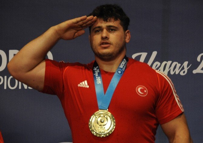 Bir Dünya Şampiyonluğu Da Rıza Kayaalp’ten