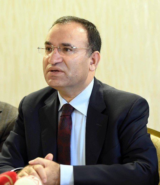 Adalet Bakanı Bozdağ: “Memur Gece Silahlı, Gündüz Külahlı Olmayacak”