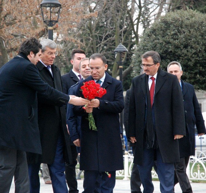 Bekir Bozdağ, Dikilitaş’a Karanfil Bıraktı