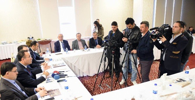 Adalet Bakanı Bozdağ: “Memur Gece Silahlı, Gündüz Külahlı Olmayacak”