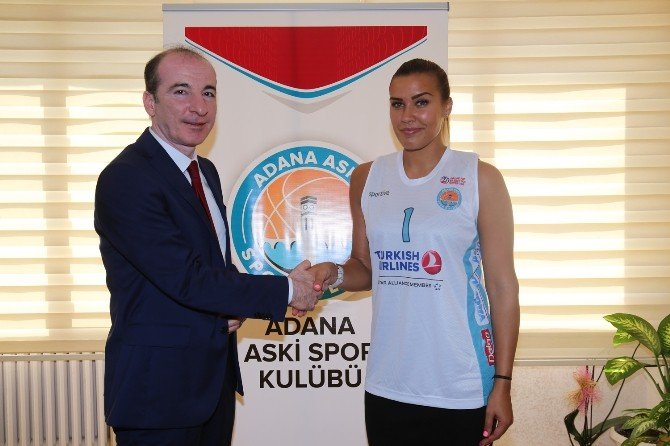 Adana Aski Spor’da Kamile Nacickaite Resmi İmzayı Attı