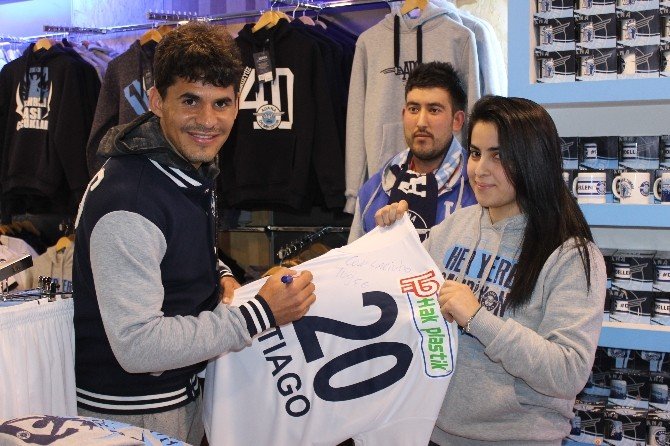 Tiago’dan İki Taraftara İmzalı Forma