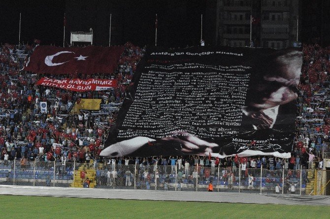 Adana Demirspor Taraftarlarından Atatürk’ün Gençliğe Hitabesi Pankartı